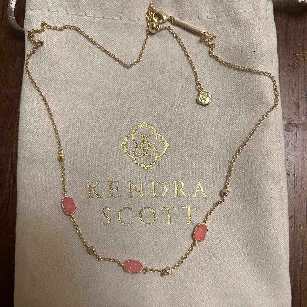 Kendra Scott Emilie three stone necklace